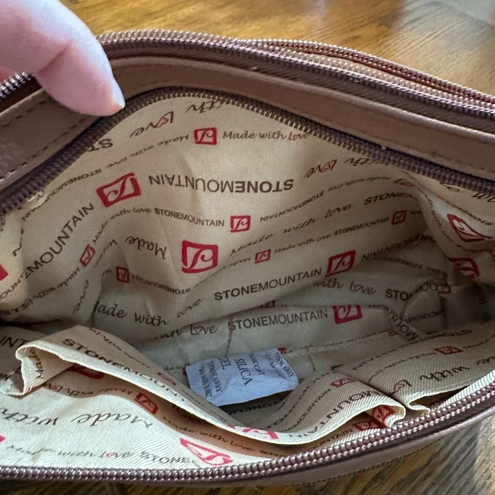 New without tags Stone Mountain Tan Leather Shoulder Bag - Picture 6 of 12